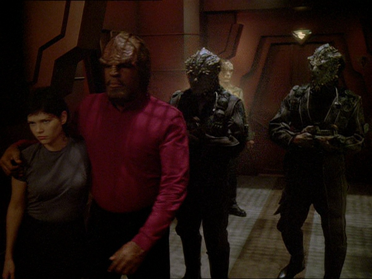 extant_StarTrek_DS9_7x19-StrangeBedfellows_3406.jpg