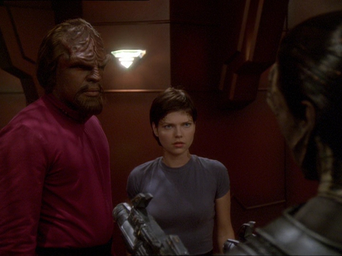 extant_StarTrek_DS9_7x19-StrangeBedfellows_3423.jpg