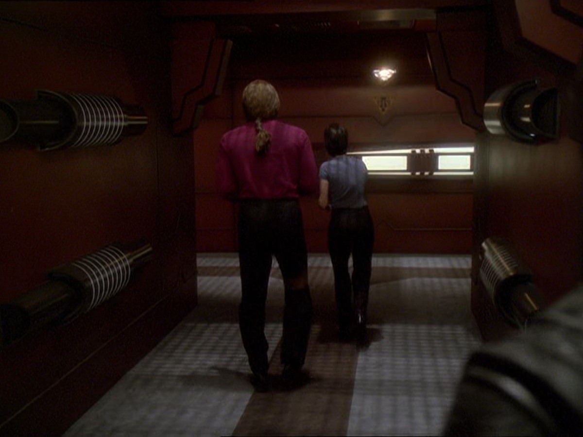 extant_StarTrek_DS9_7x19-StrangeBedfellows_3459.jpg