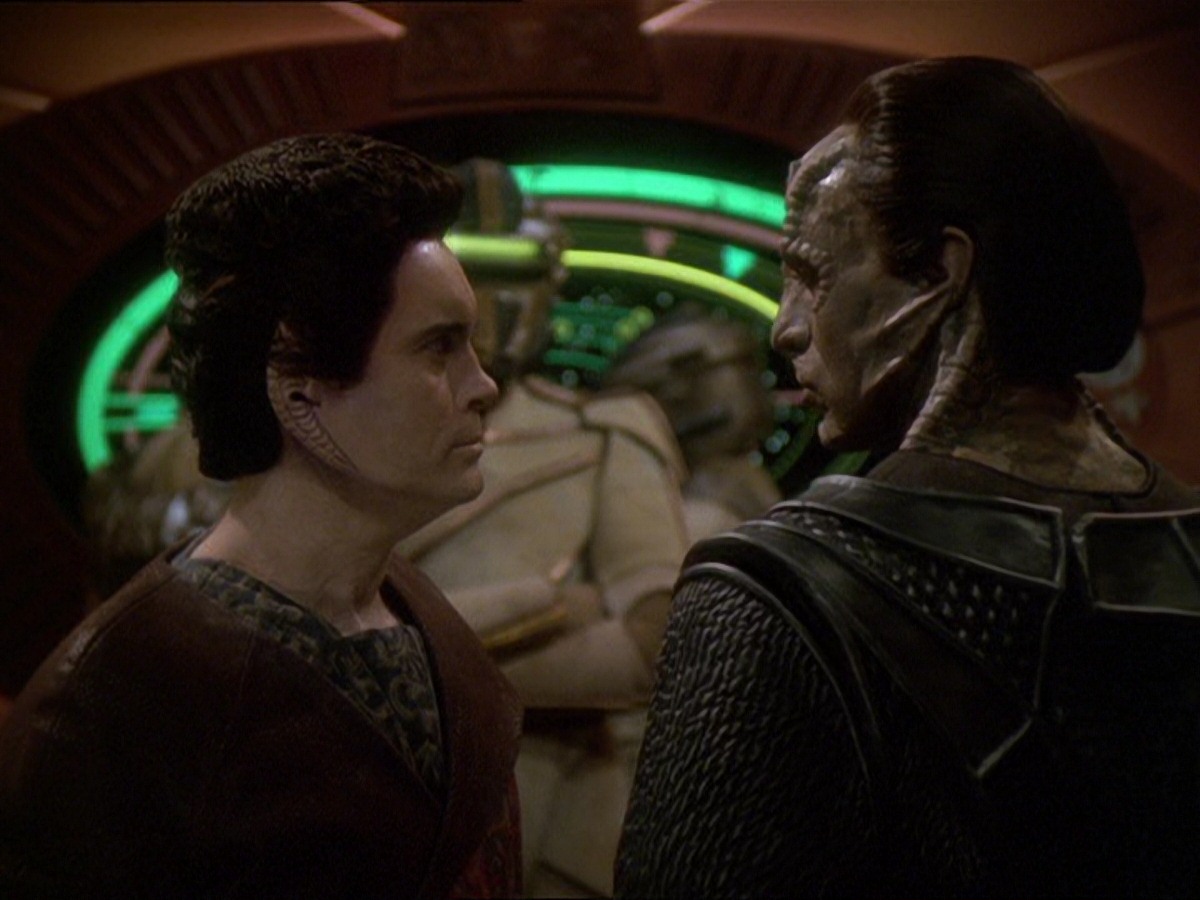 extant_StarTrek_DS9_7x19-StrangeBedfellows_3469.jpg