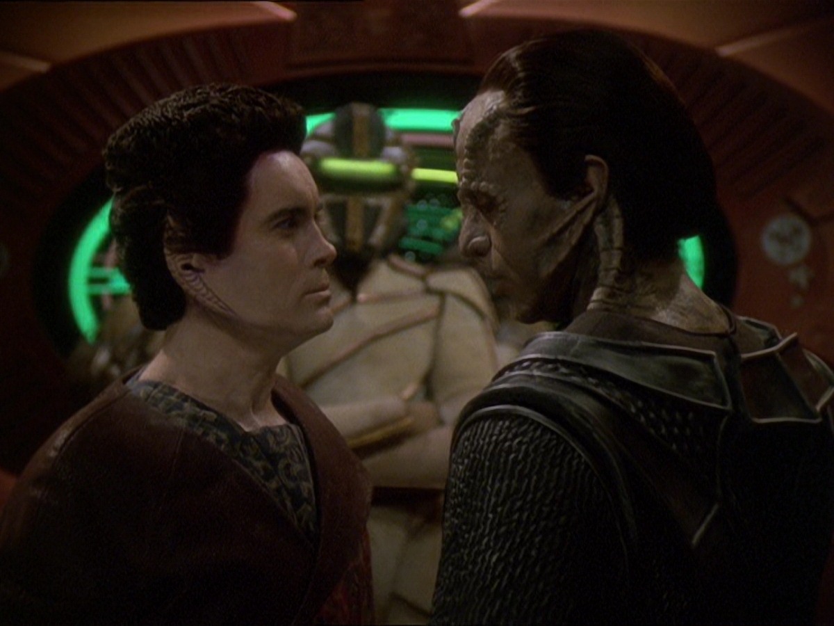 extant_StarTrek_DS9_7x19-StrangeBedfellows_3471.jpg