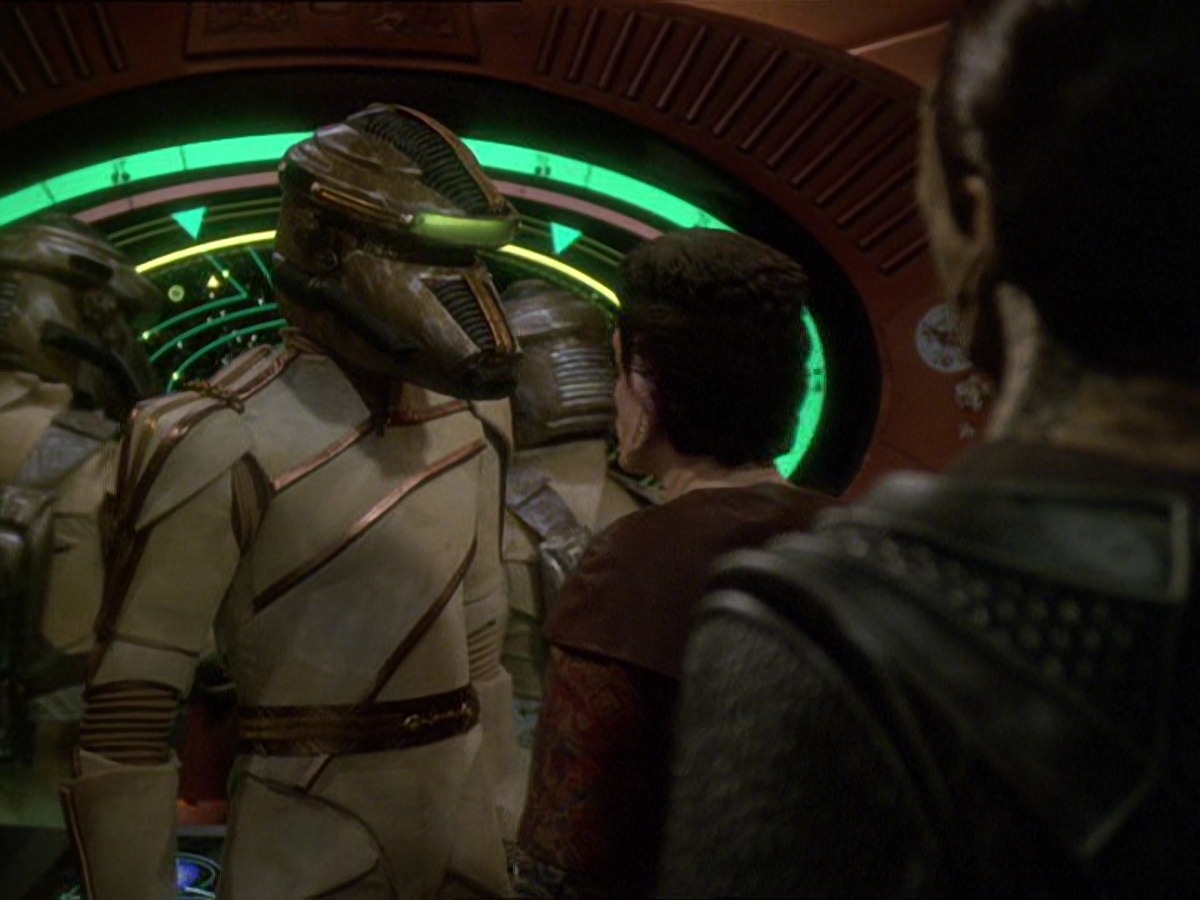 extant_StarTrek_DS9_7x19-StrangeBedfellows_3479.jpg