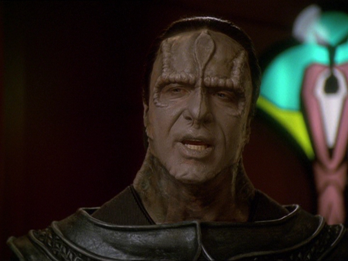 extant_StarTrek_DS9_7x19-StrangeBedfellows_3494.jpg