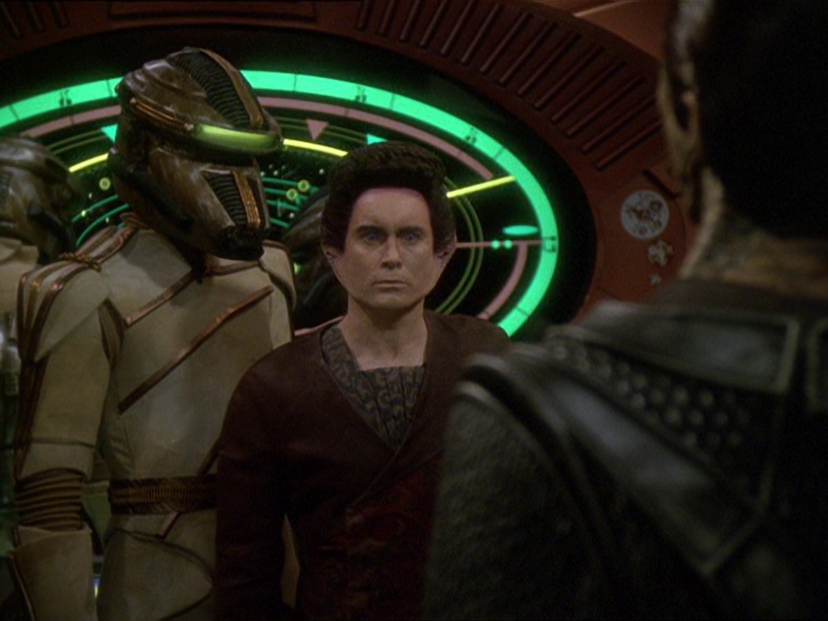 extant_StarTrek_DS9_7x19-StrangeBedfellows_3504.jpg