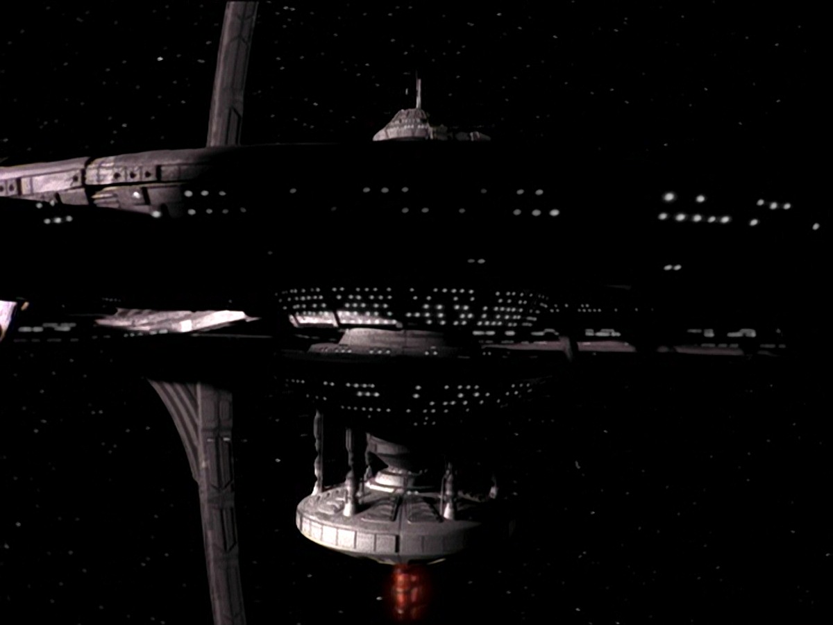 extant_StarTrek_DS9_7x19-StrangeBedfellows_3513.jpg