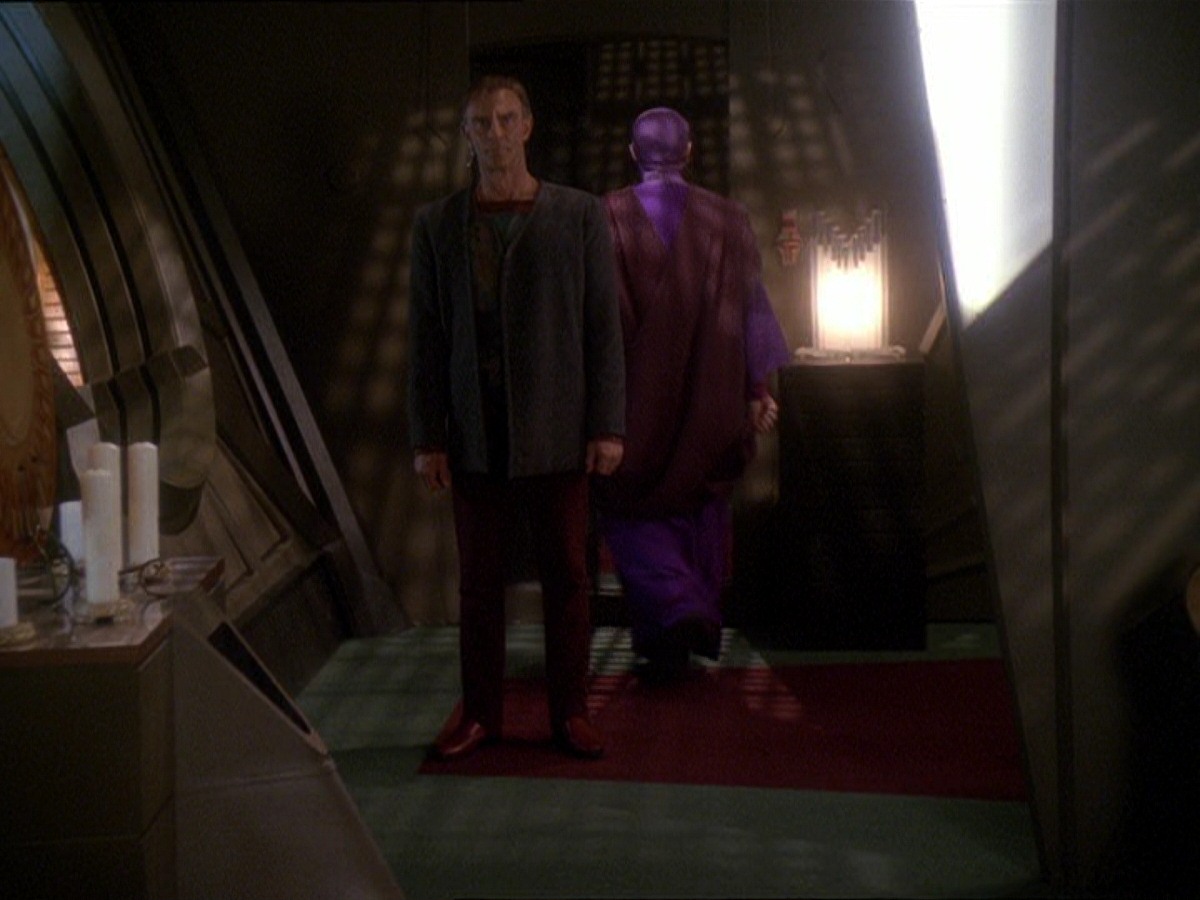 extant_StarTrek_DS9_7x19-StrangeBedfellows_3540.jpg