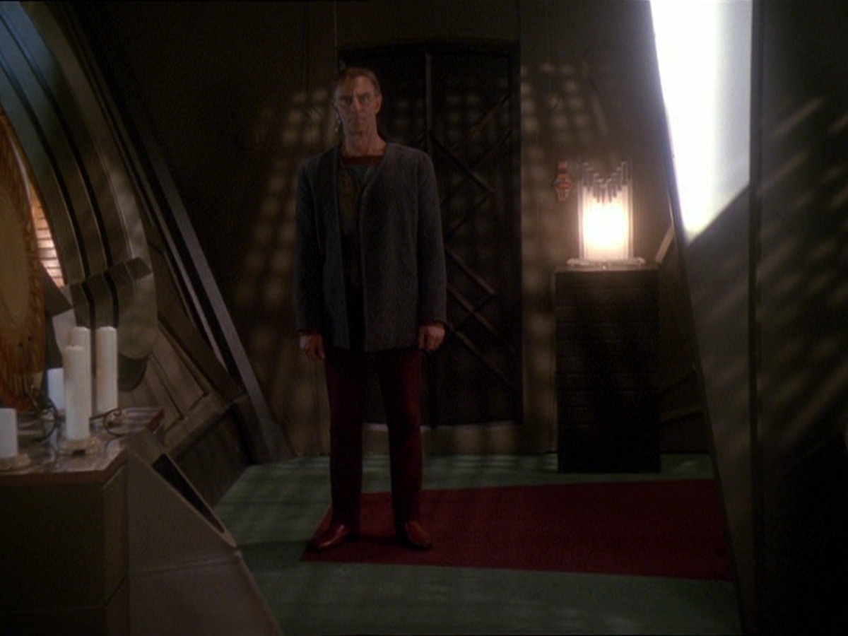 extant_StarTrek_DS9_7x19-StrangeBedfellows_3547.jpg