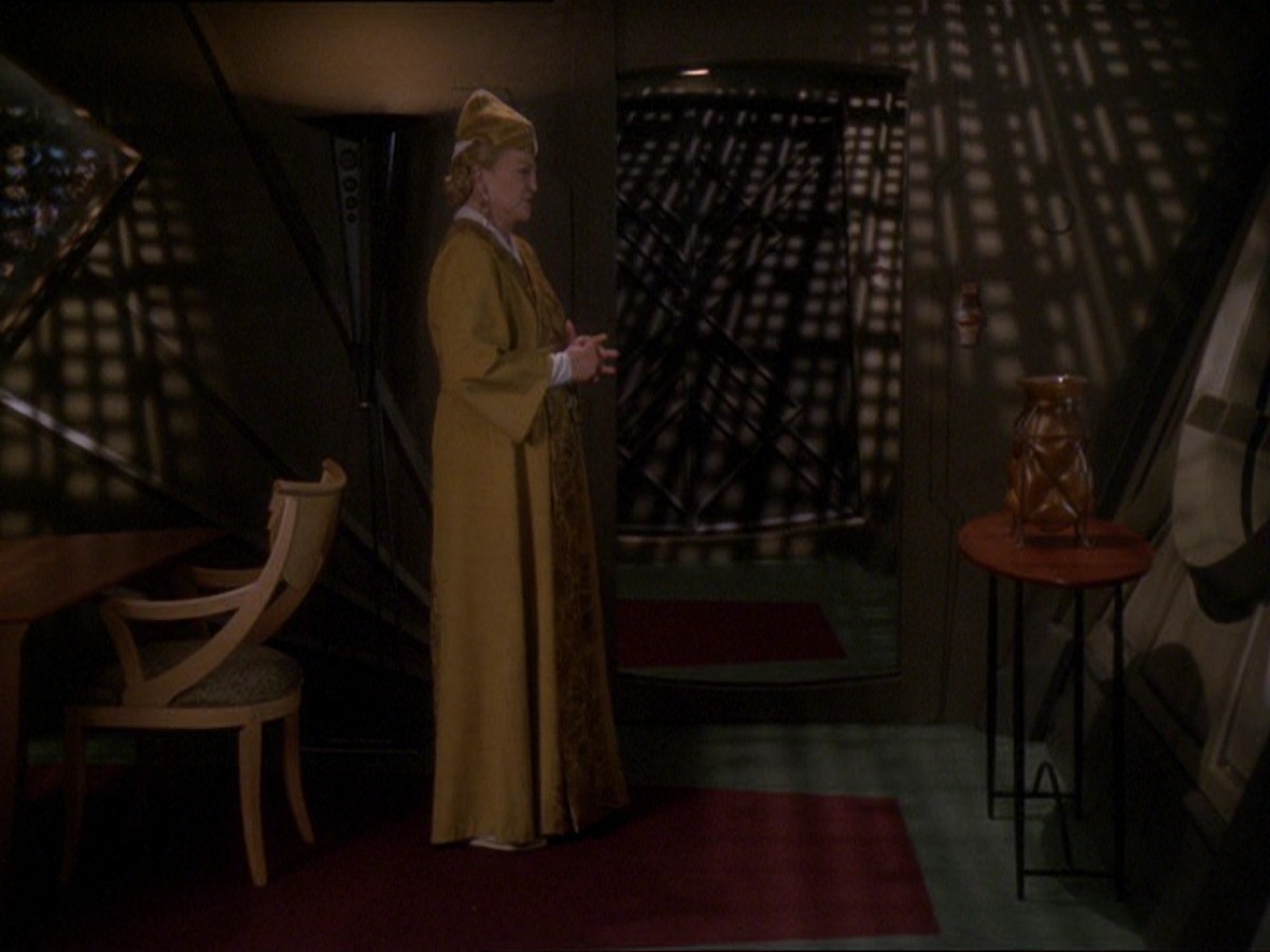 extant_StarTrek_DS9_7x19-StrangeBedfellows_3561.jpg