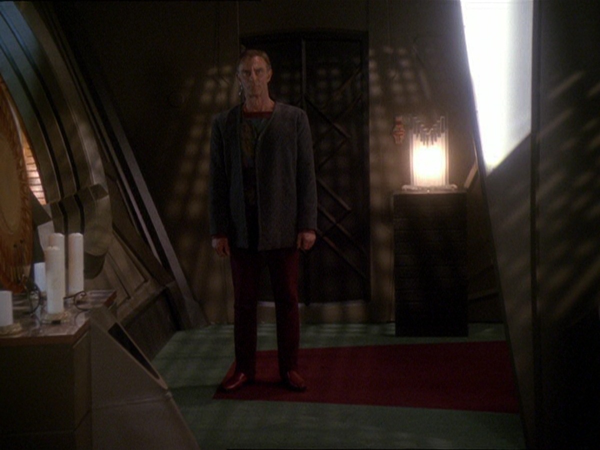 extant_StarTrek_DS9_7x19-StrangeBedfellows_3574.jpg