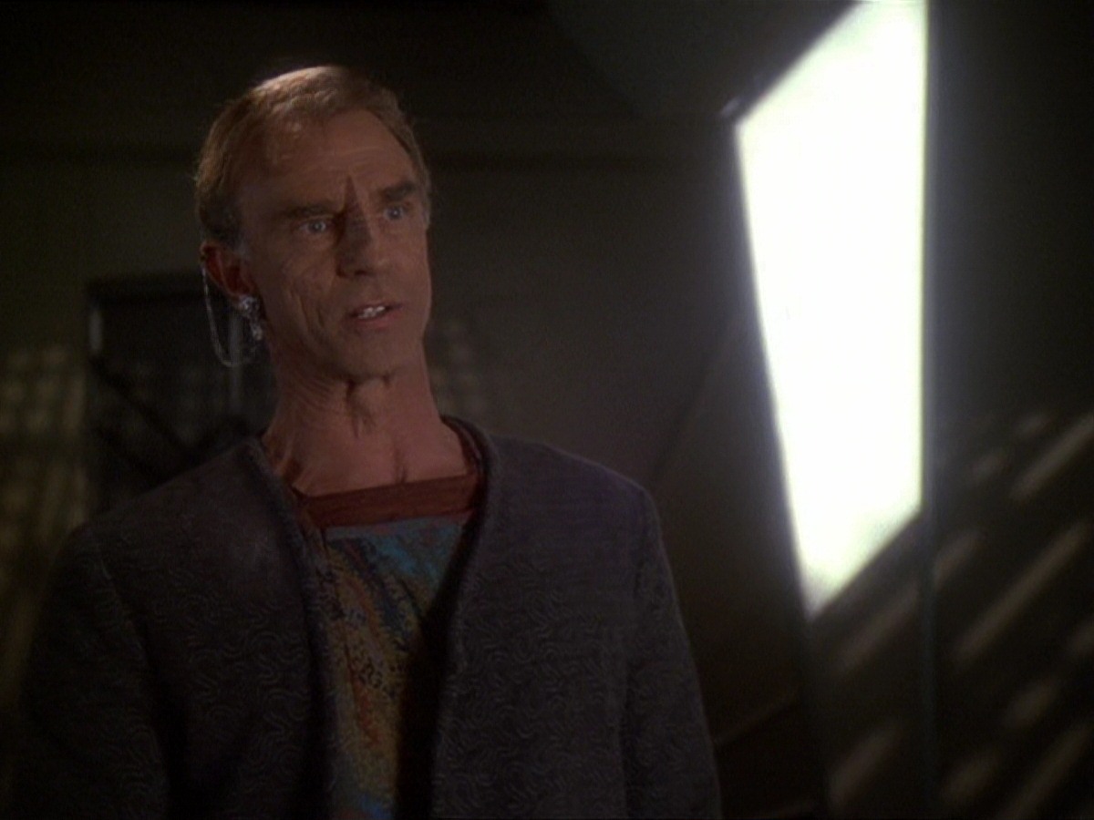 extant_StarTrek_DS9_7x19-StrangeBedfellows_3659.jpg
