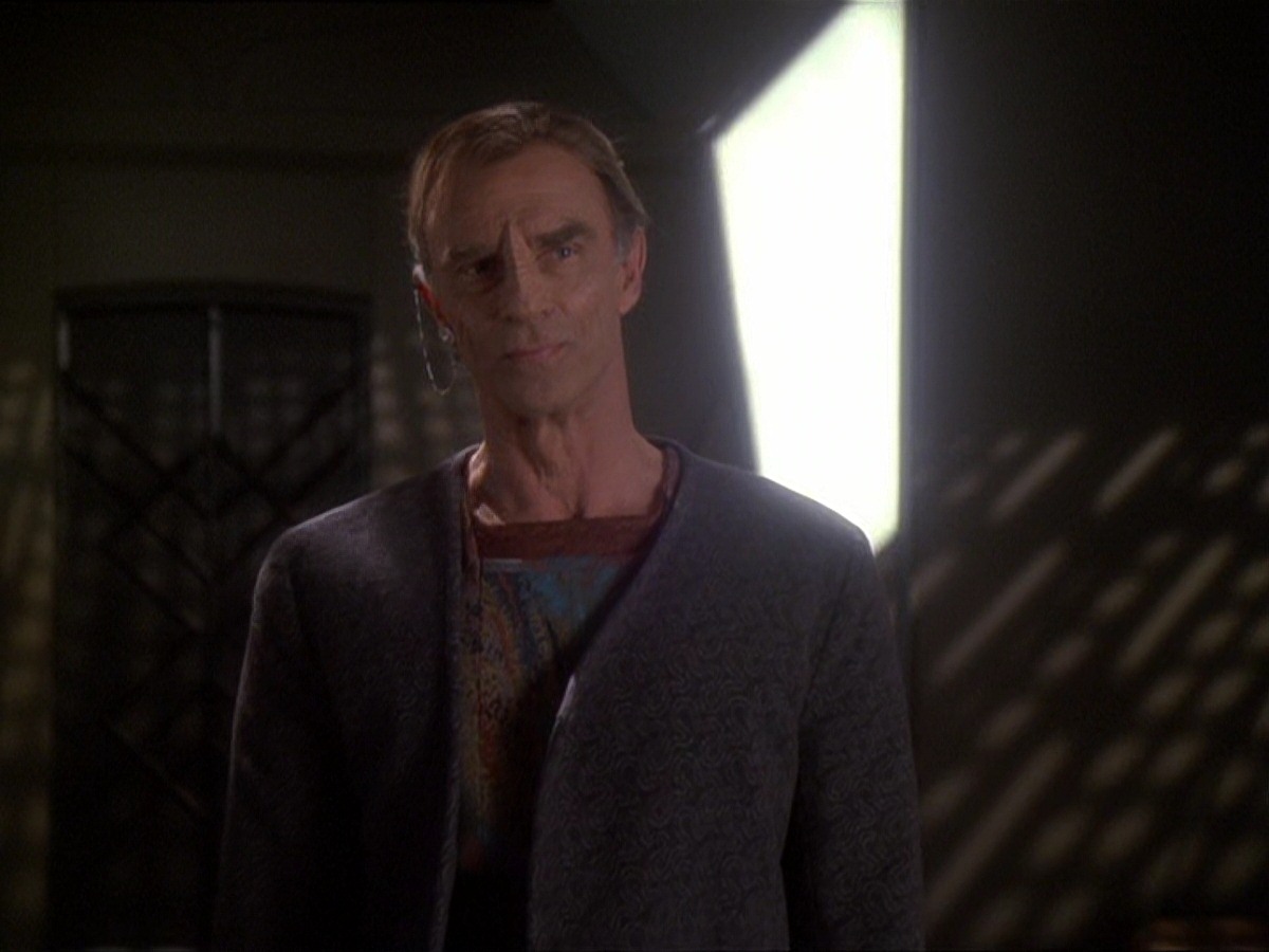 extant_StarTrek_DS9_7x19-StrangeBedfellows_3699.jpg