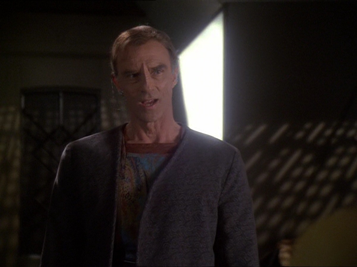 extant_StarTrek_DS9_7x19-StrangeBedfellows_3702.jpg