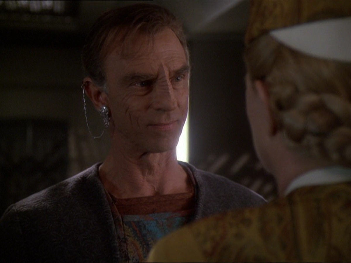 extant_StarTrek_DS9_7x19-StrangeBedfellows_3710.jpg
