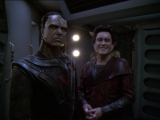 extant_StarTrek_DS9_7x19-StrangeBedfellows_0123.jpg