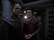 extant_StarTrek_DS9_7x19-StrangeBedfellows_0127.jpg