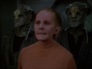 extant_StarTrek_DS9_7x19-StrangeBedfellows_0197.jpg
