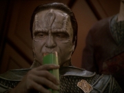 extant_StarTrek_DS9_7x19-StrangeBedfellows_1721.jpg