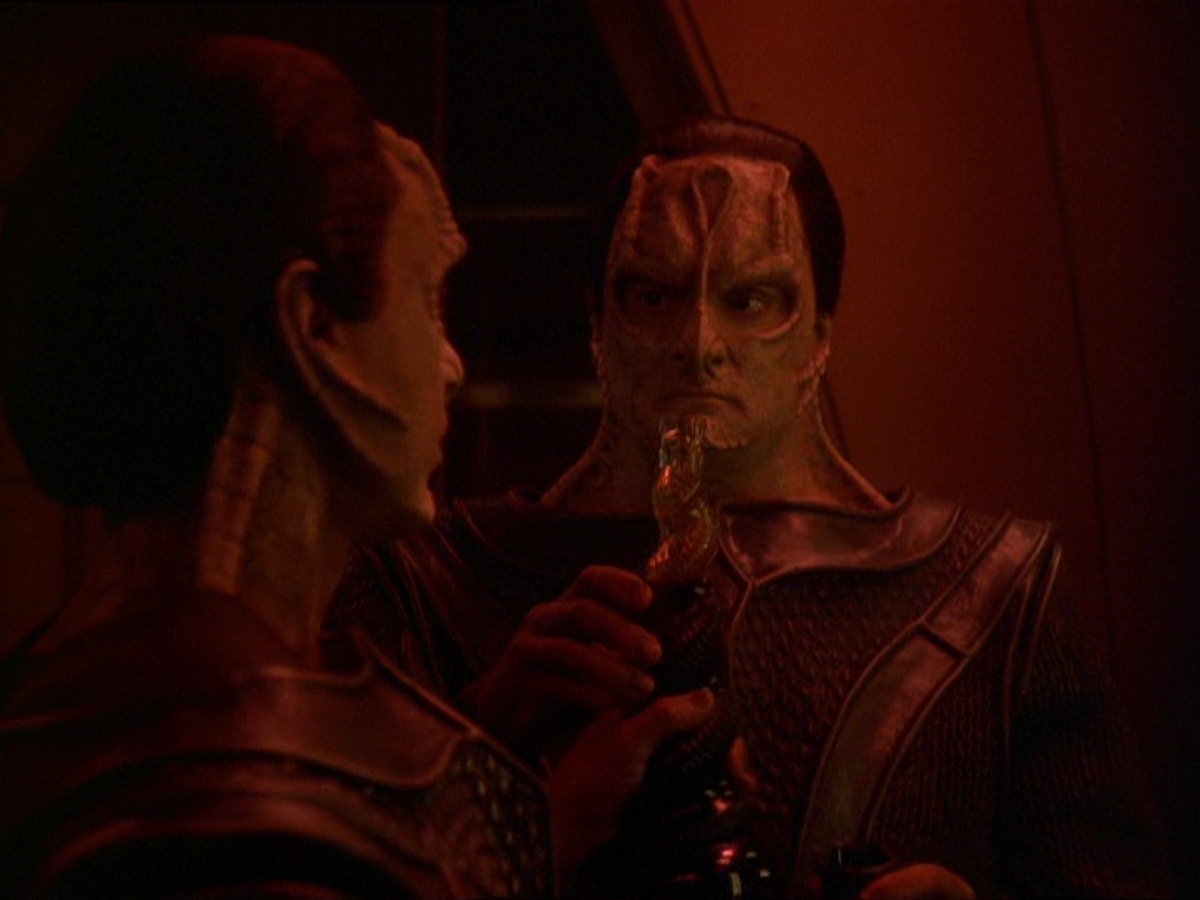 extant_StarTrek_DS9_7x20-TheChangingFaceOfEvil_2686.jpg