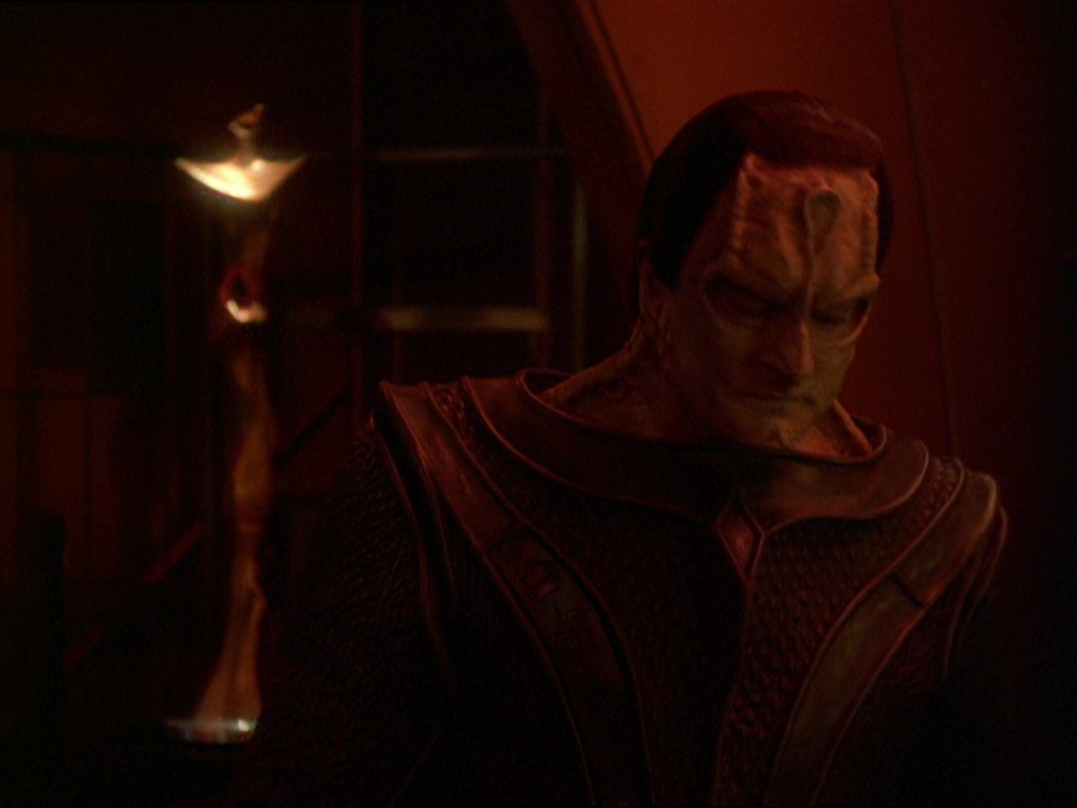 extant_StarTrek_DS9_7x20-TheChangingFaceOfEvil_2698.jpg
