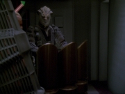 extant_StarTrek_DS9_7x20-TheChangingFaceOfEvil_2729.jpg