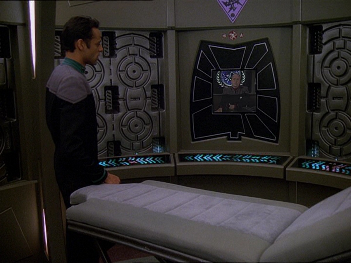 extant_StarTrek_DS9_7x21-WhenItRains_1969.jpg