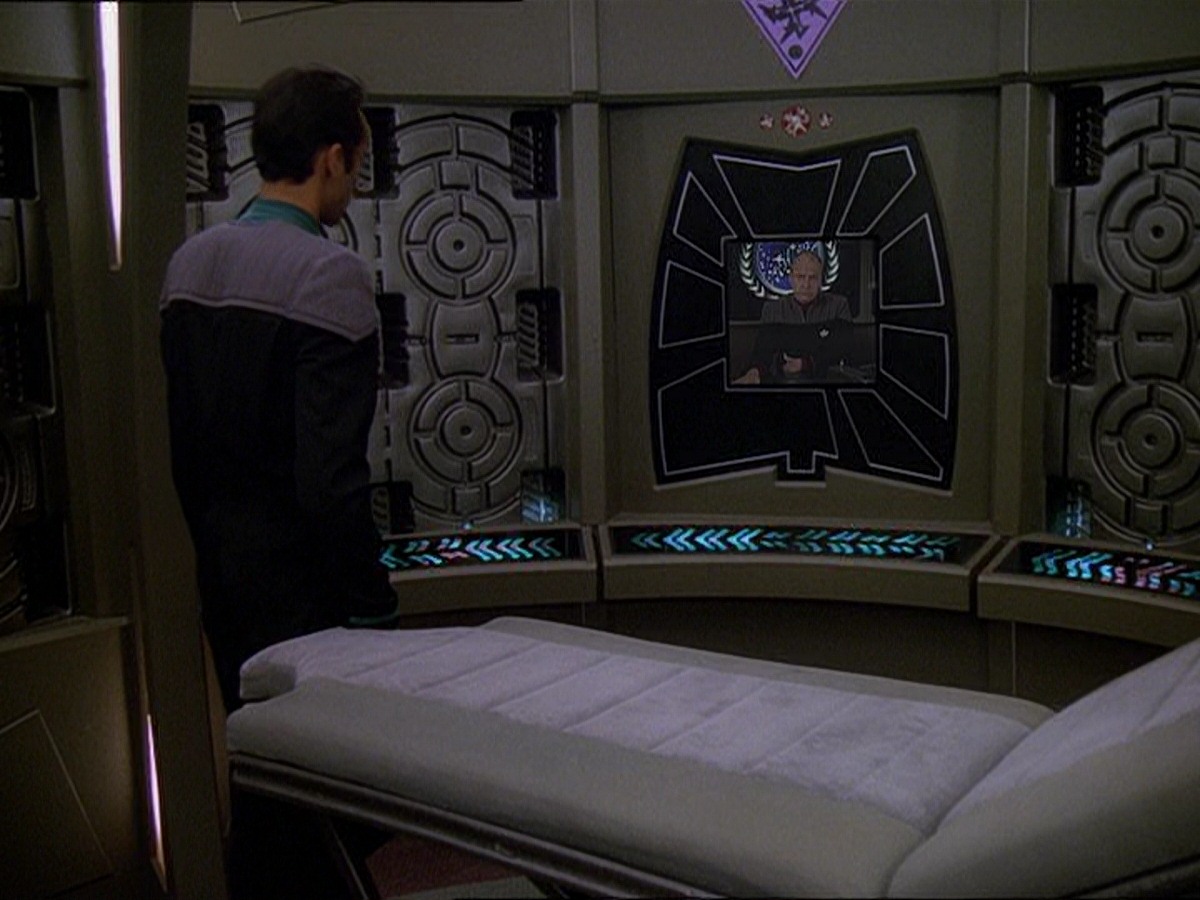 extant_StarTrek_DS9_7x21-WhenItRains_1971.jpg