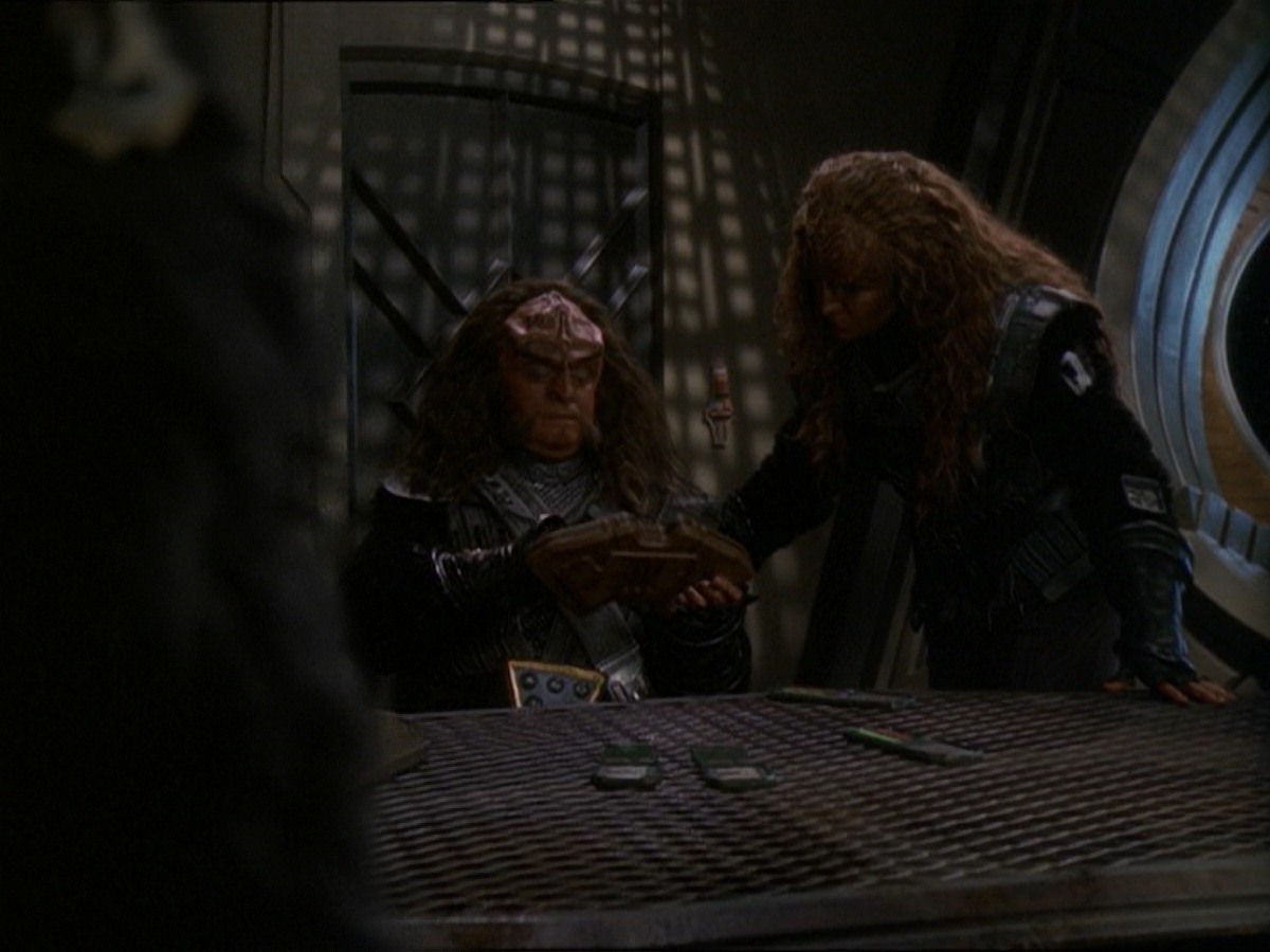 extant_StarTrek_DS9_7x21-WhenItRains_3343.jpg