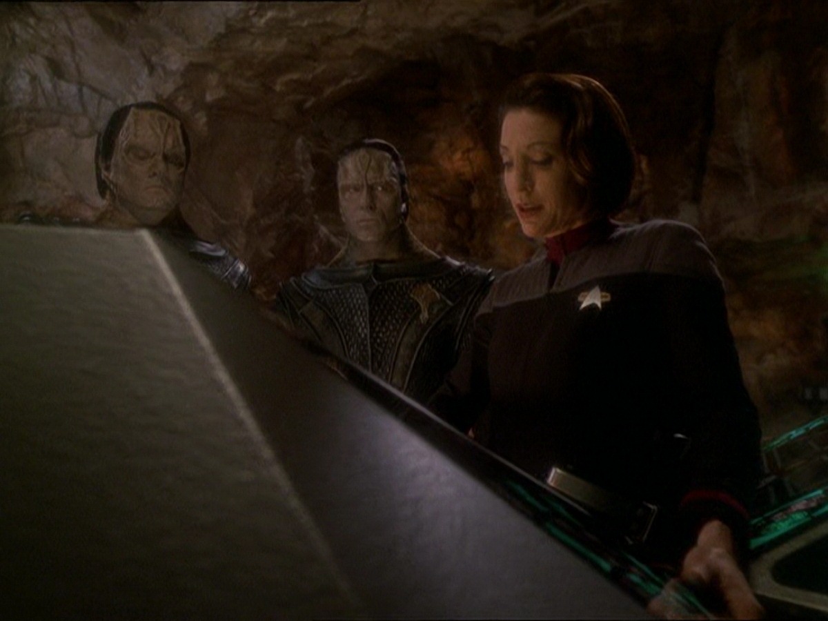 extant_StarTrek_DS9_7x22-TackingIntoTheWind_0028.jpg