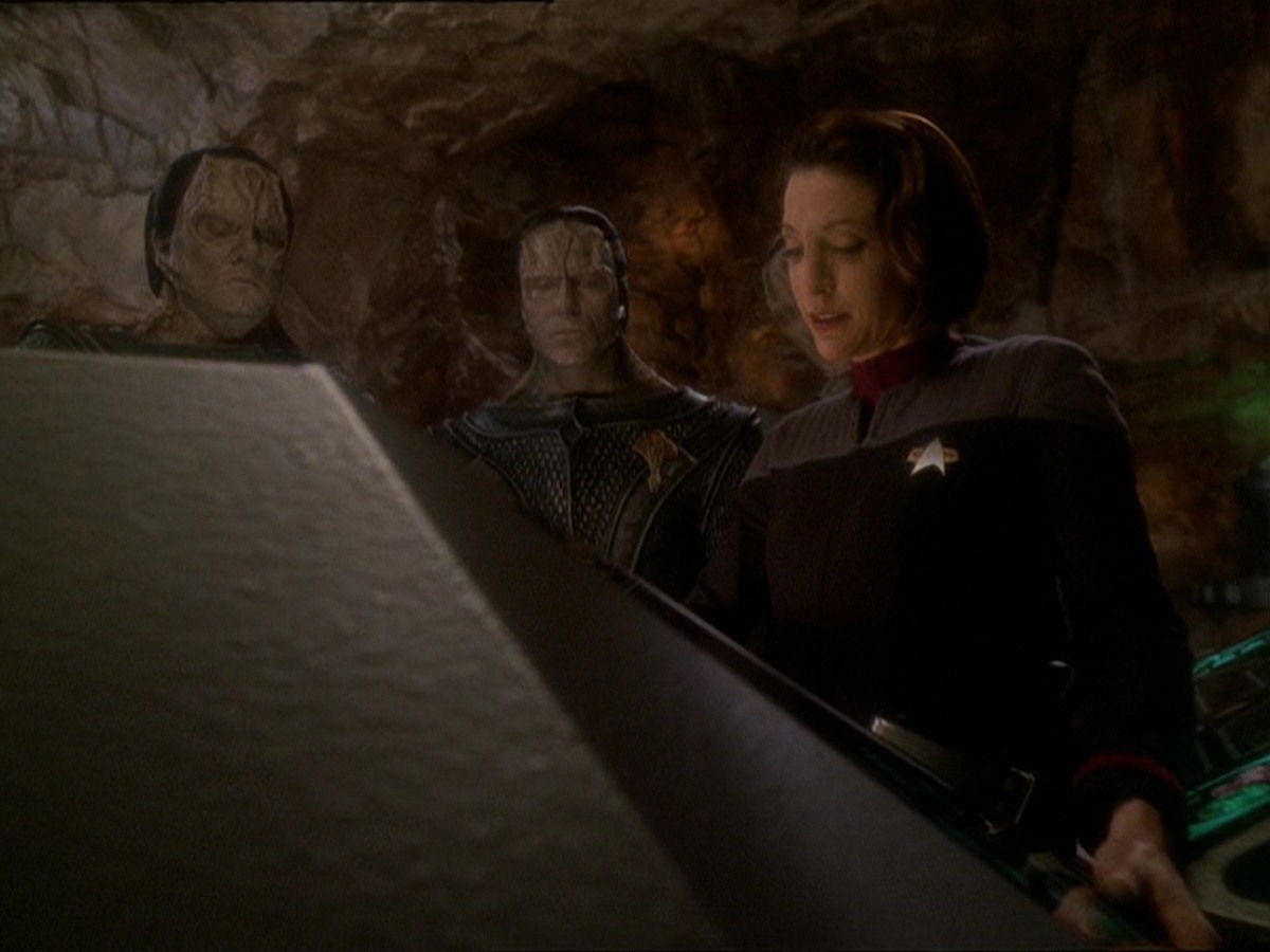extant_StarTrek_DS9_7x22-TackingIntoTheWind_0029.jpg