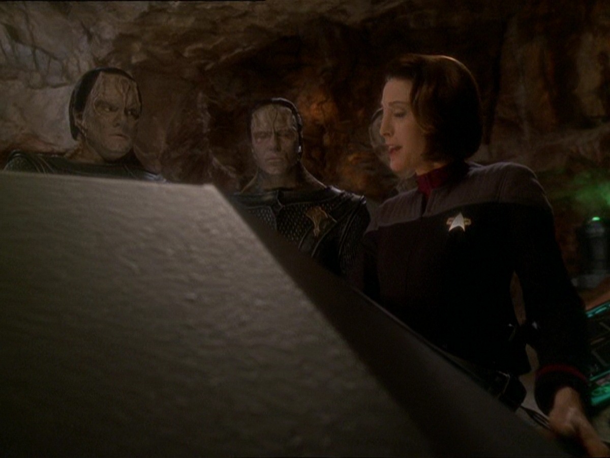 extant_StarTrek_DS9_7x22-TackingIntoTheWind_0030.jpg