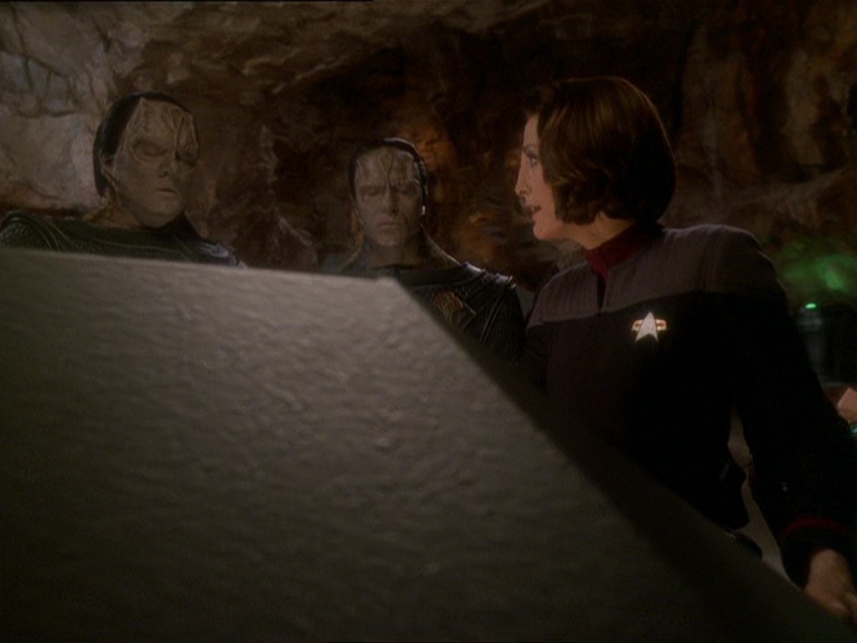 extant_StarTrek_DS9_7x22-TackingIntoTheWind_0031.jpg