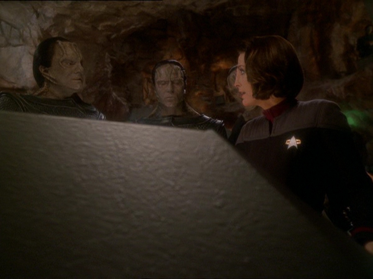 extant_StarTrek_DS9_7x22-TackingIntoTheWind_0032.jpg