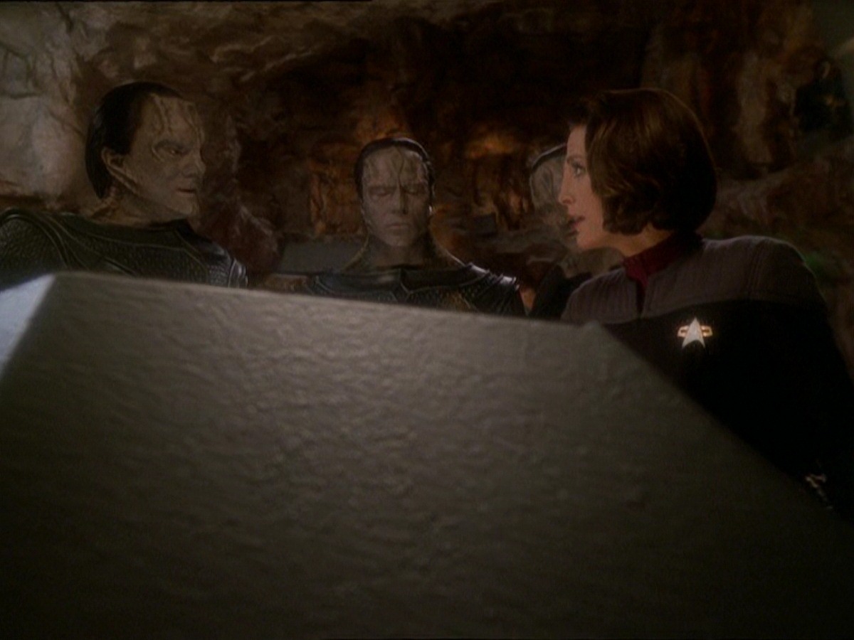 extant_StarTrek_DS9_7x22-TackingIntoTheWind_0033.jpg