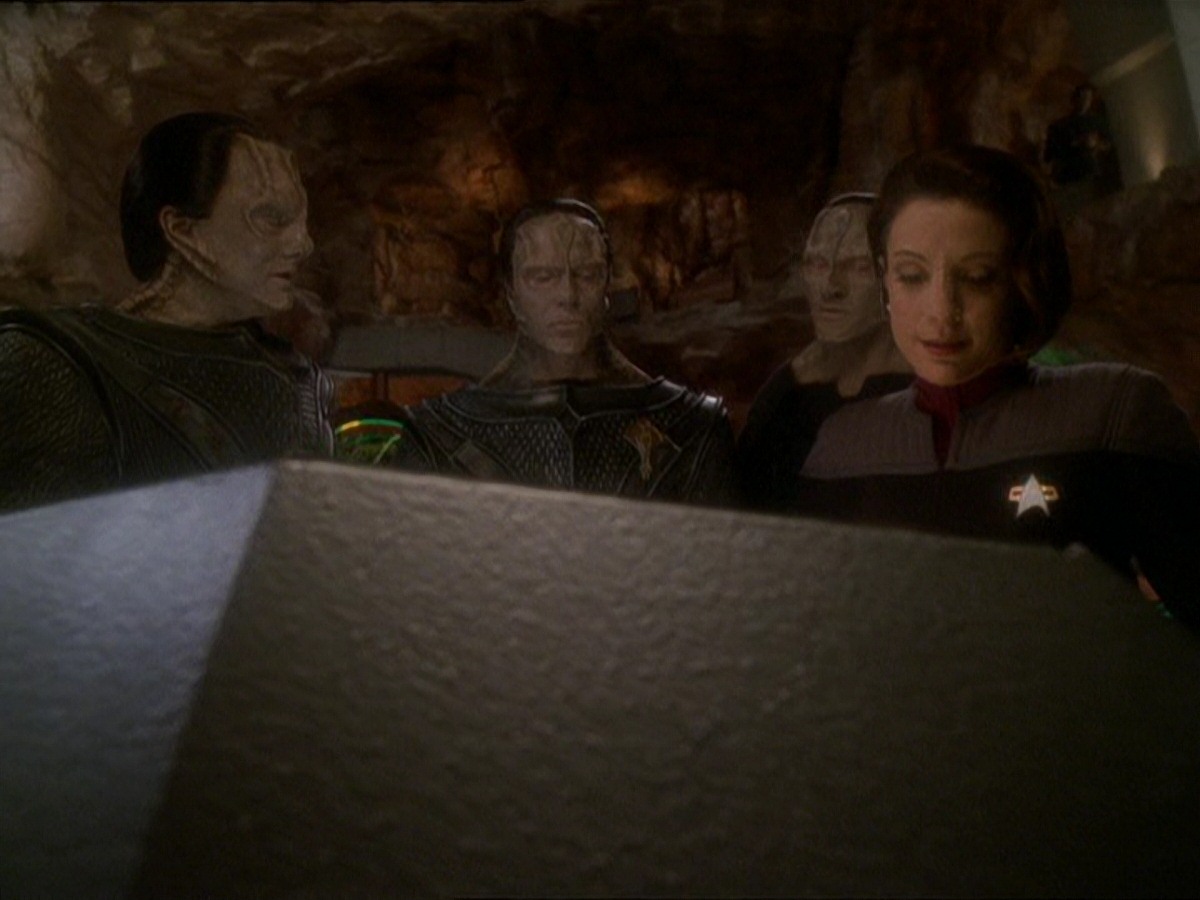 extant_StarTrek_DS9_7x22-TackingIntoTheWind_0035.jpg