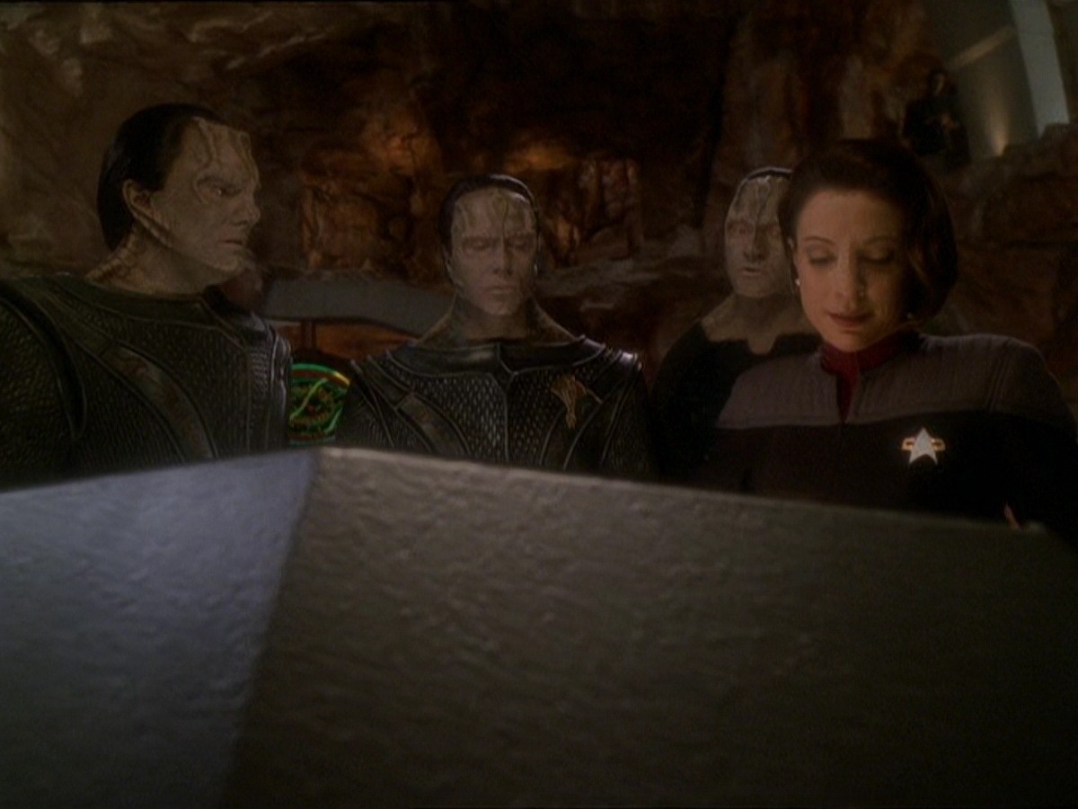 extant_StarTrek_DS9_7x22-TackingIntoTheWind_0036.jpg