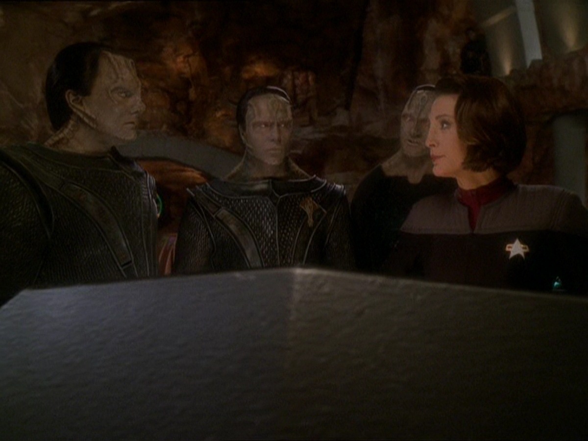 extant_StarTrek_DS9_7x22-TackingIntoTheWind_0038.jpg