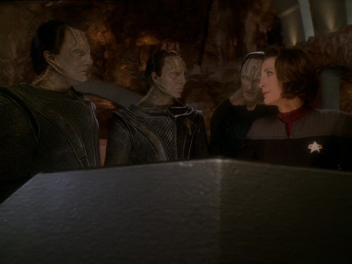 extant_StarTrek_DS9_7x22-TackingIntoTheWind_0039.jpg