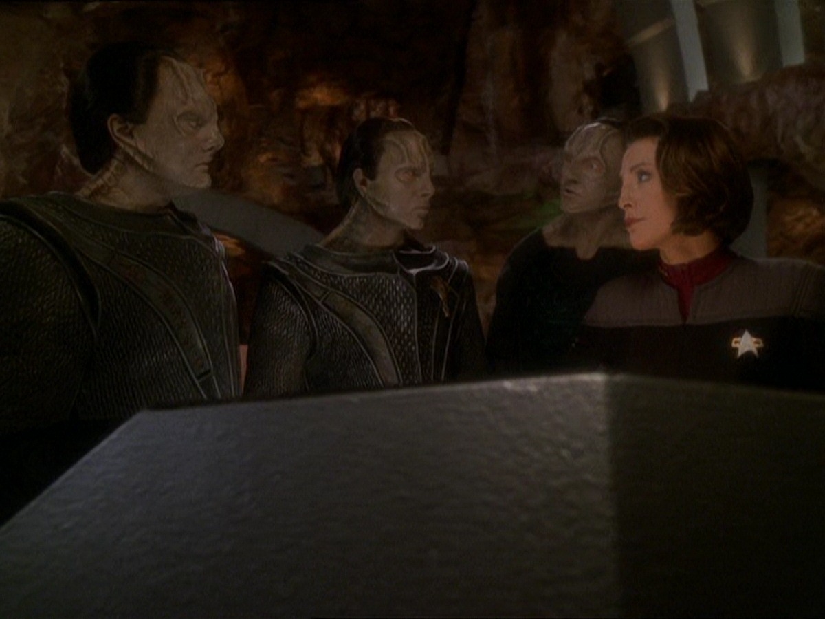extant_StarTrek_DS9_7x22-TackingIntoTheWind_0040.jpg