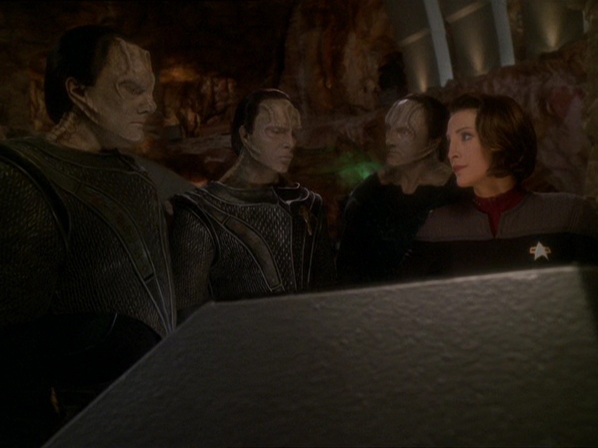 extant_StarTrek_DS9_7x22-TackingIntoTheWind_0043.jpg
