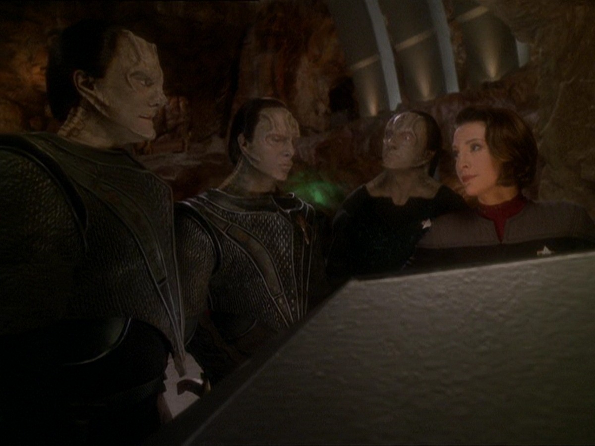 extant_StarTrek_DS9_7x22-TackingIntoTheWind_0046.jpg