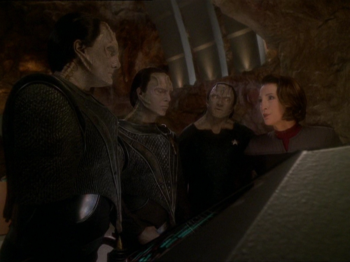 extant_StarTrek_DS9_7x22-TackingIntoTheWind_0050.jpg