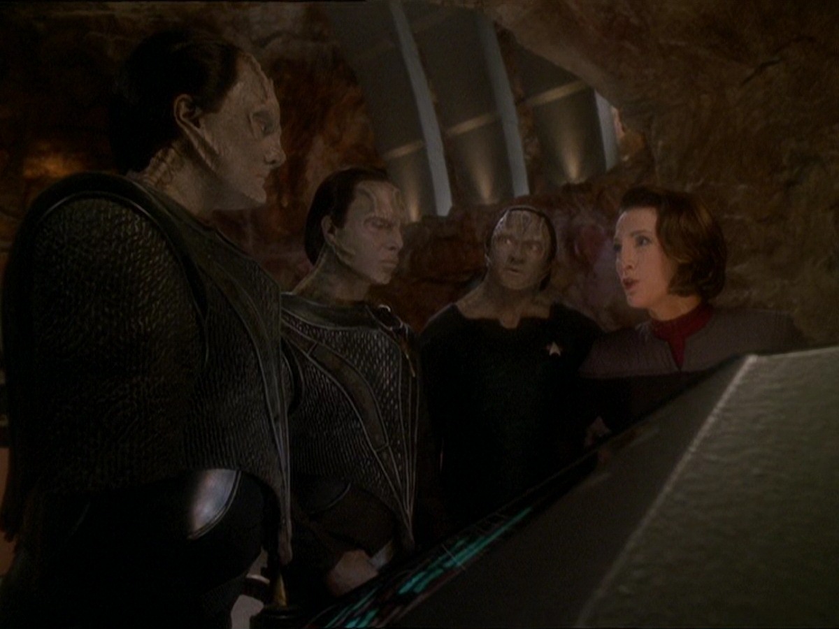 extant_StarTrek_DS9_7x22-TackingIntoTheWind_0051.jpg
