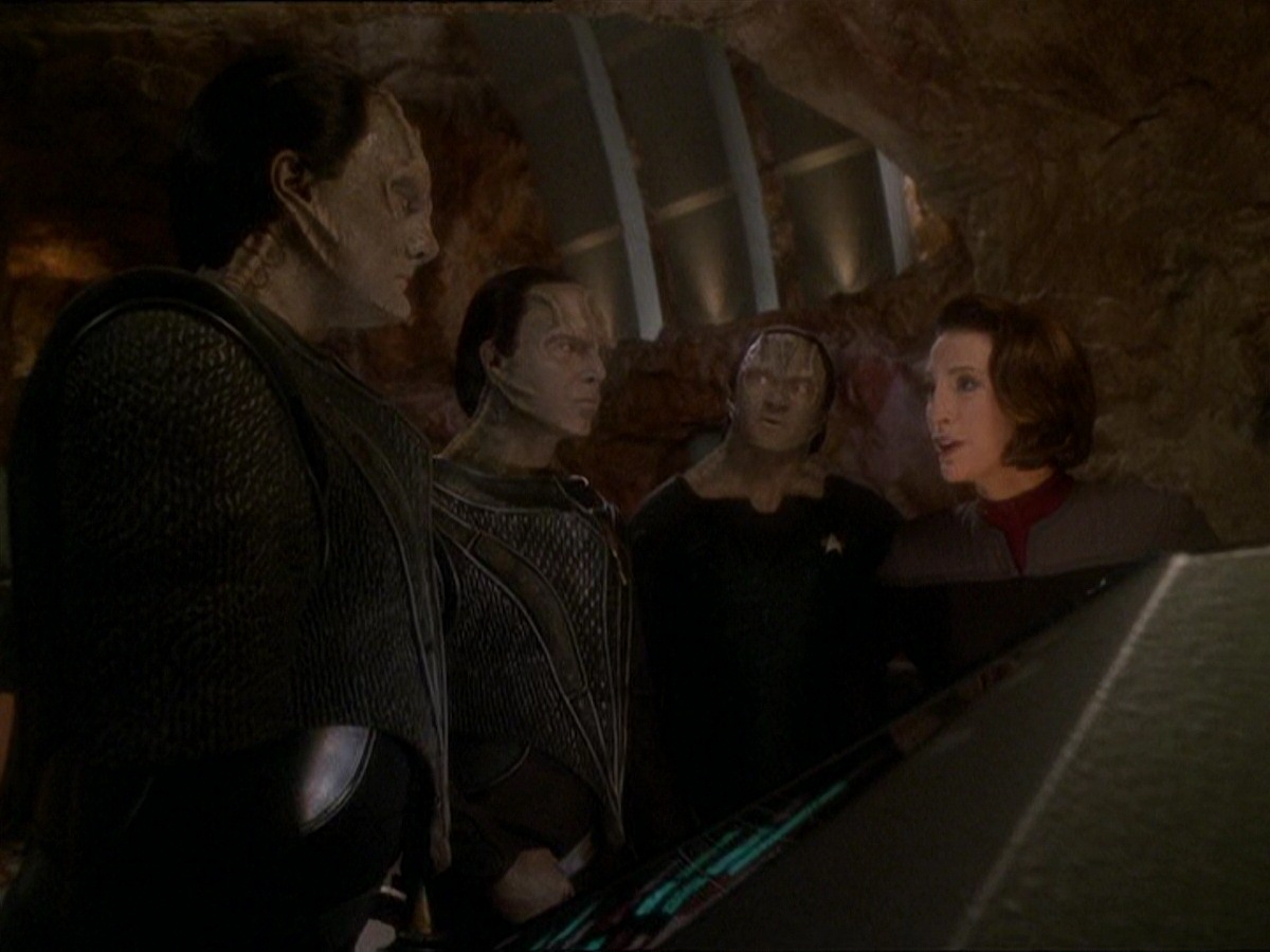 extant_StarTrek_DS9_7x22-TackingIntoTheWind_0052.jpg