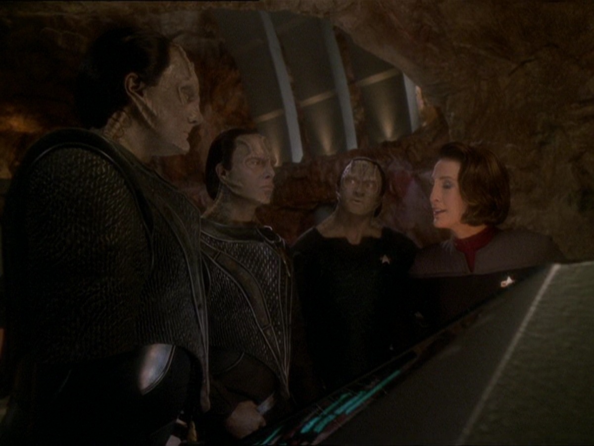 extant_StarTrek_DS9_7x22-TackingIntoTheWind_0053.jpg