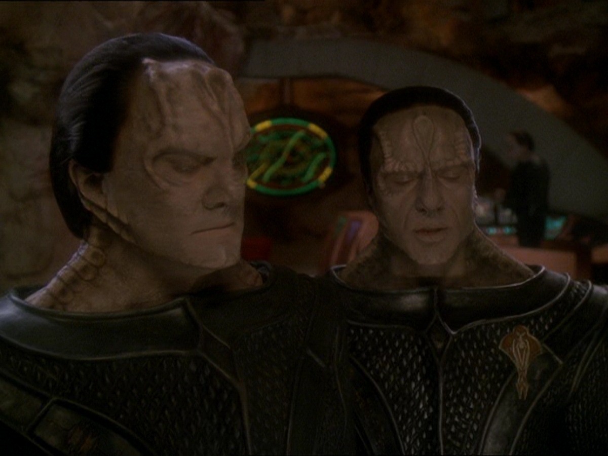 extant_StarTrek_DS9_7x22-TackingIntoTheWind_0055.jpg