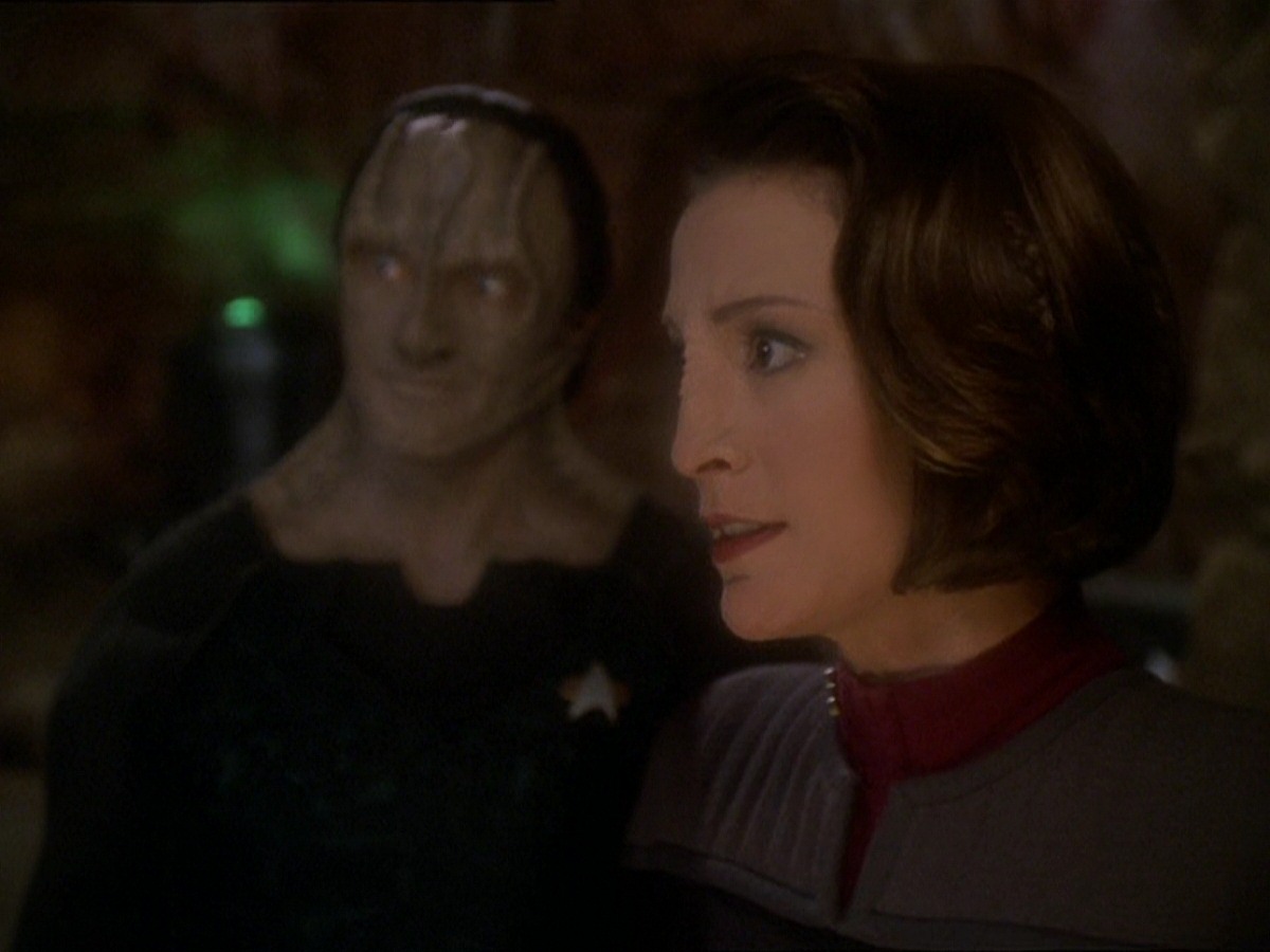 extant_StarTrek_DS9_7x22-TackingIntoTheWind_0061.jpg
