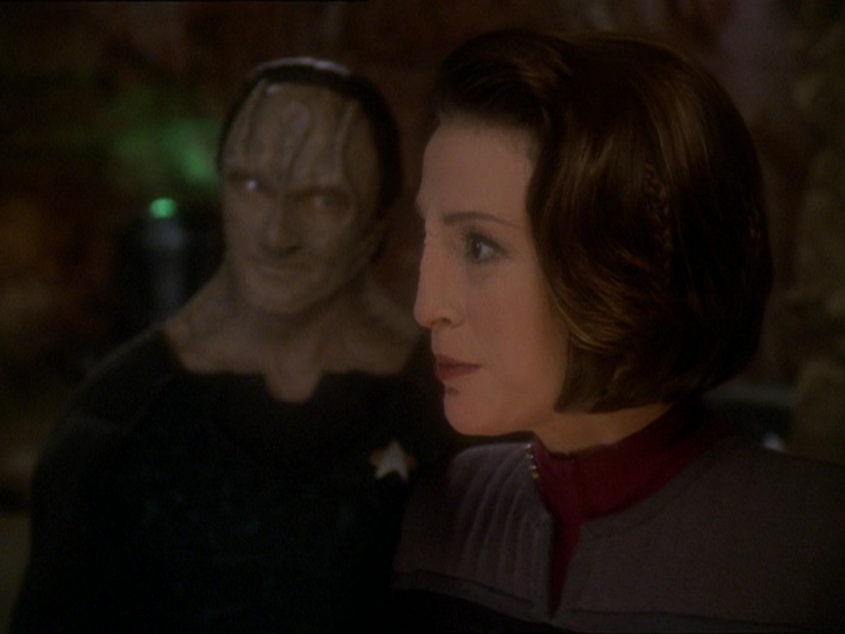 extant_StarTrek_DS9_7x22-TackingIntoTheWind_0063.jpg