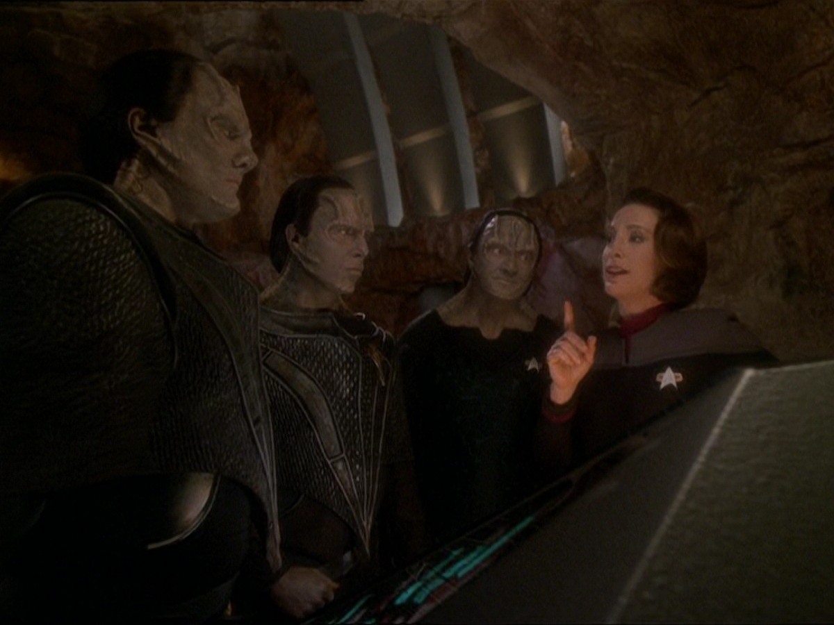 extant_StarTrek_DS9_7x22-TackingIntoTheWind_0085.jpg