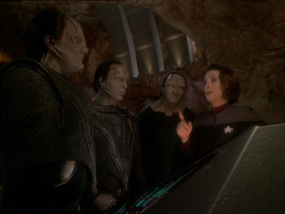 extant_StarTrek_DS9_7x22-TackingIntoTheWind_0086.jpg