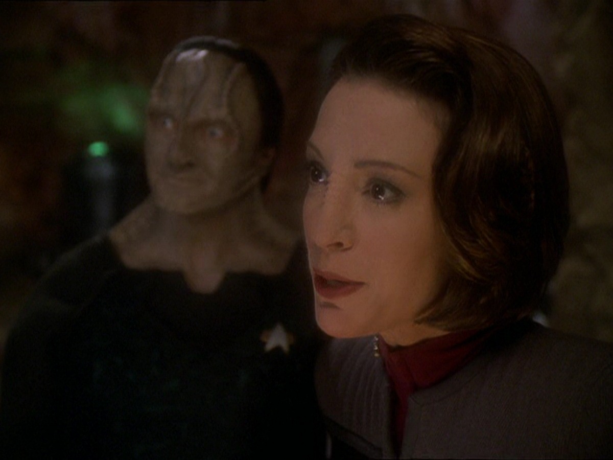 extant_StarTrek_DS9_7x22-TackingIntoTheWind_0096.jpg